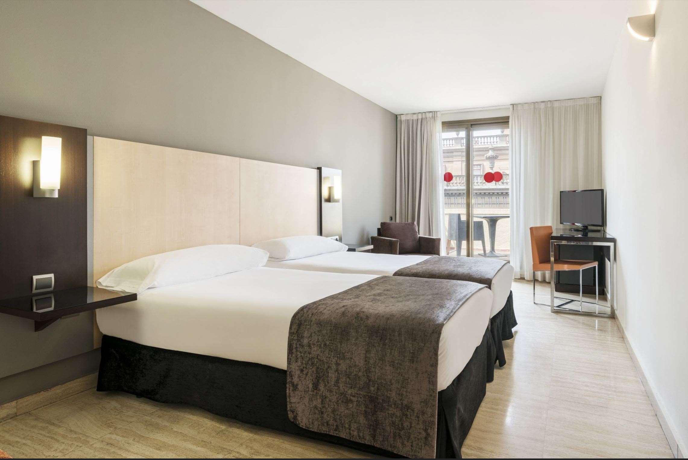 Ilunion Almirante Hotel Barcelona Bagian luar foto