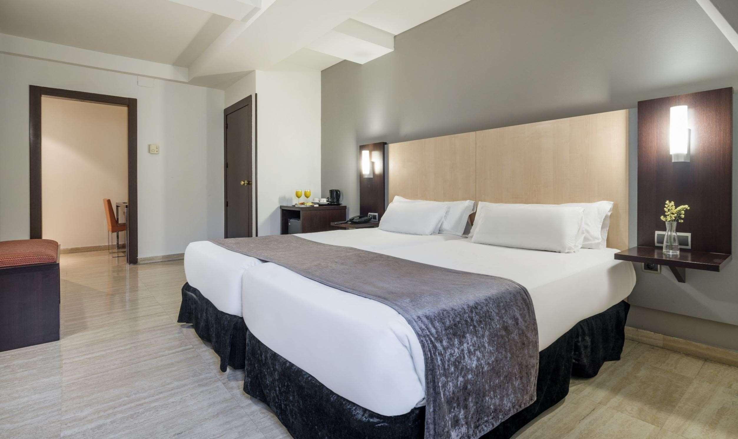 Ilunion Almirante Hotel Barcelona Bagian luar foto