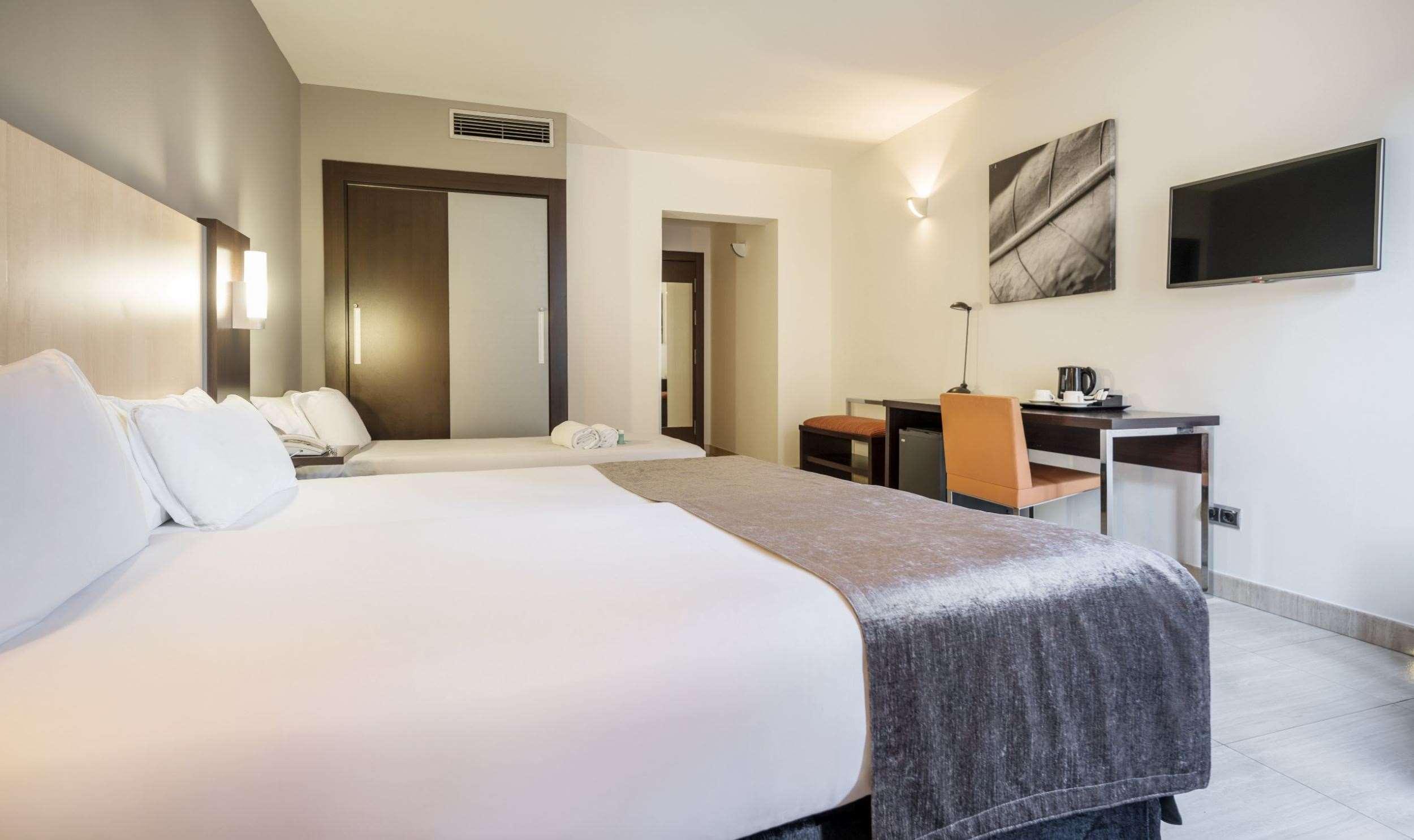 Ilunion Almirante Hotel Barcelona Bagian luar foto