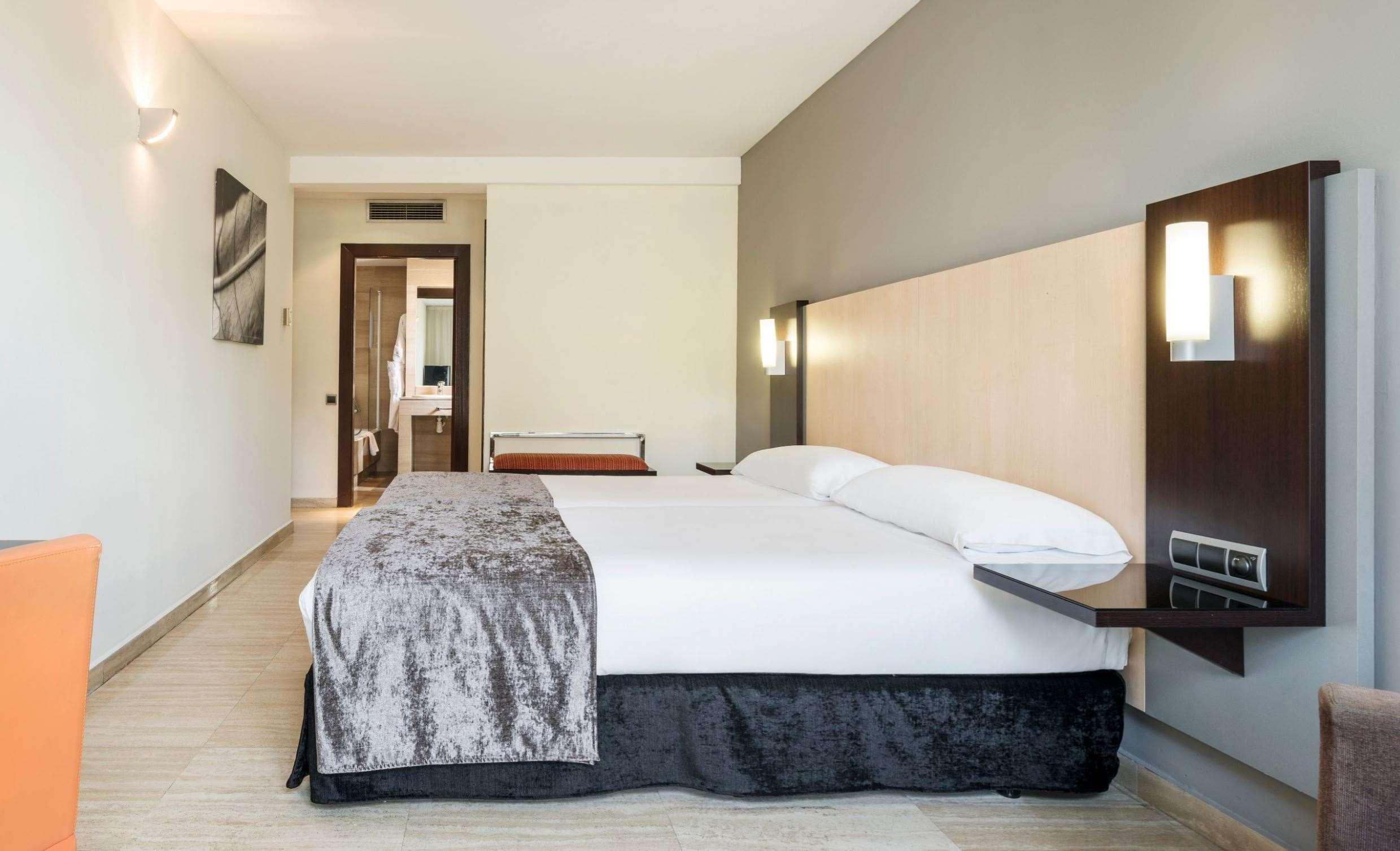 Ilunion Almirante Hotel Barcelona Bagian luar foto