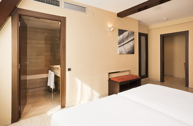 Ilunion Almirante Hotel Barcelona Bagian luar foto
