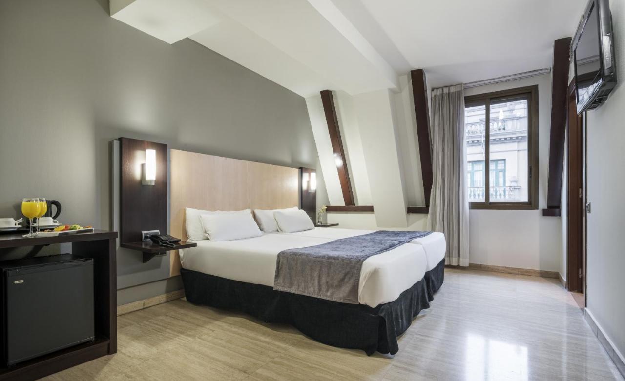 Ilunion Almirante Hotel Barcelona Bagian luar foto